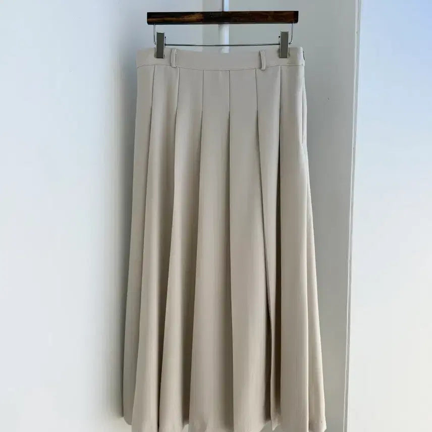 [BUNJANG] Cream Light Beige Pleated Skirt - B Grade / 교신안함)크림연베 플리츠 스커트-b급
