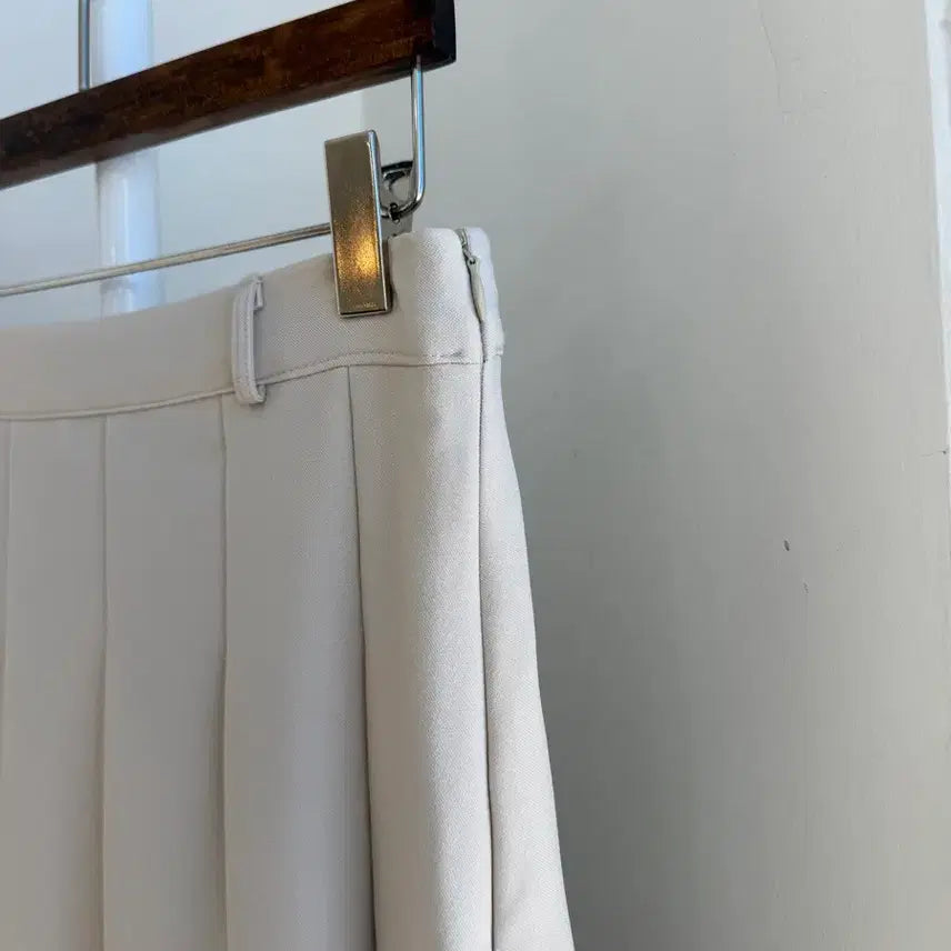 [BUNJANG] Cream Light Beige Pleated Skirt - B Grade / 교신안함)크림연베 플리츠 스커트-b급