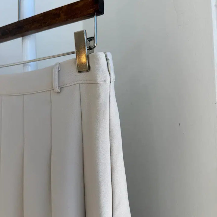 [BUNJANG] Cream Light Beige Pleated Skirt - B Grade / 교신안함)크림연베 플리츠 스커트-b급