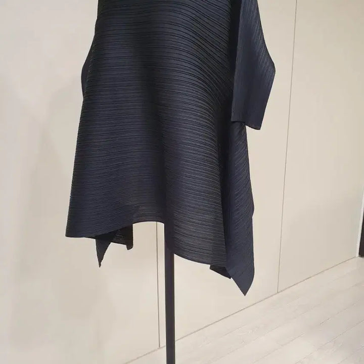 [BUNJANG] Pleated Short Sleeve Blouse - Black / 플리츠  블랙 반팔 블라우스