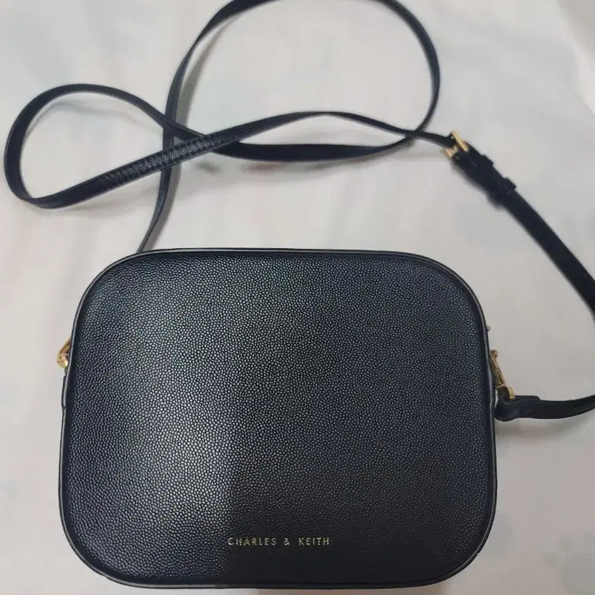 [BUNJANG] Charles &amp; Keith Black Mini Crossbody Bag / 찰스앤키스 블랙 미니 크로스백