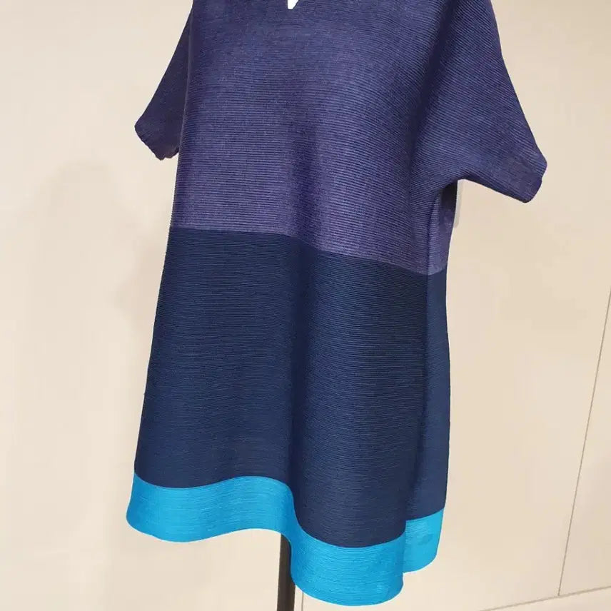 [BUNJANG] Yoitz Colorblock Pleated Short-Sleeve Blouse / 요이츠 배색 플리츠 반팔 블라우스