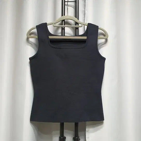[BUNJANG] R2W Sleeveless Knit Top / 레디투웨어 R2W 슬리브리스 민소매 니트 레투 알투더블유