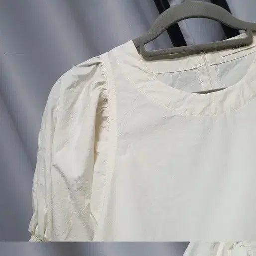 [BUNJANG] Come Here Smoke Puff Short Sleeve Blouse / 컴히얼 스모크 퍼프 반팔 블라우스
