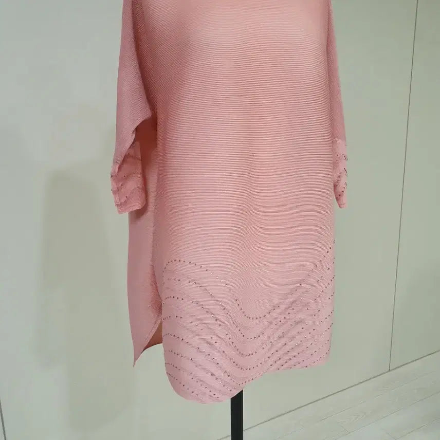 [BUNJANG] Pink Pleated Blouse with Cubic Embellishments / 핑크 플리츠 주름 큐빅 장식 블라우스