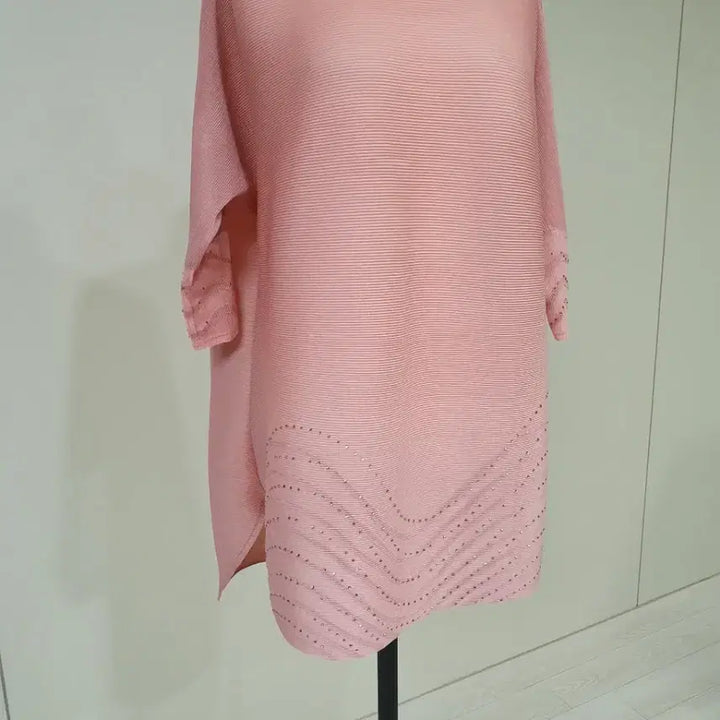 [BUNJANG] Pink Pleated Blouse with Cubic Embellishments / 핑크 플리츠 주름 큐빅 장식 블라우스
