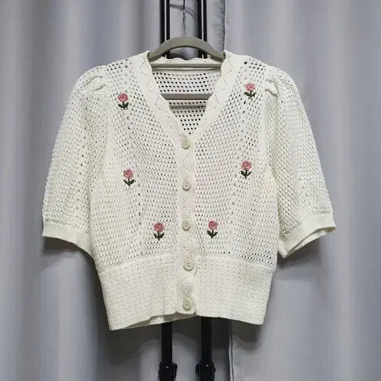 [BUNJANG] Kuose Punch Embroidery Wave Puff Short Sleeve Cardigan / kuose 쿠오세 펀칭 자수 물결 퍼프 반팔 가디건
