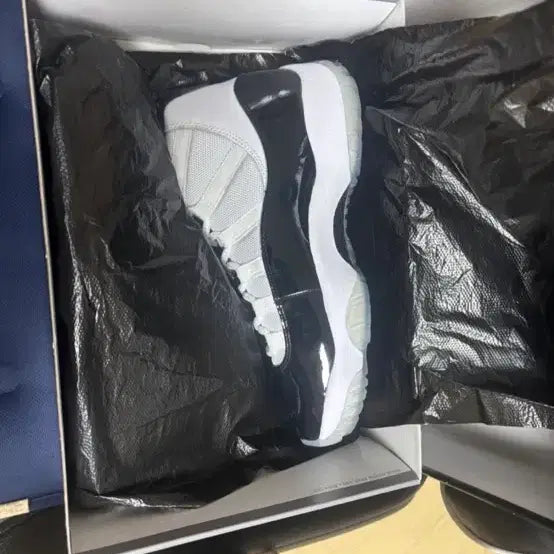 [BUNJANG] Nike Air Jordan 11 Concord (265mm) / 니이키 에어조던11 콩고드 265