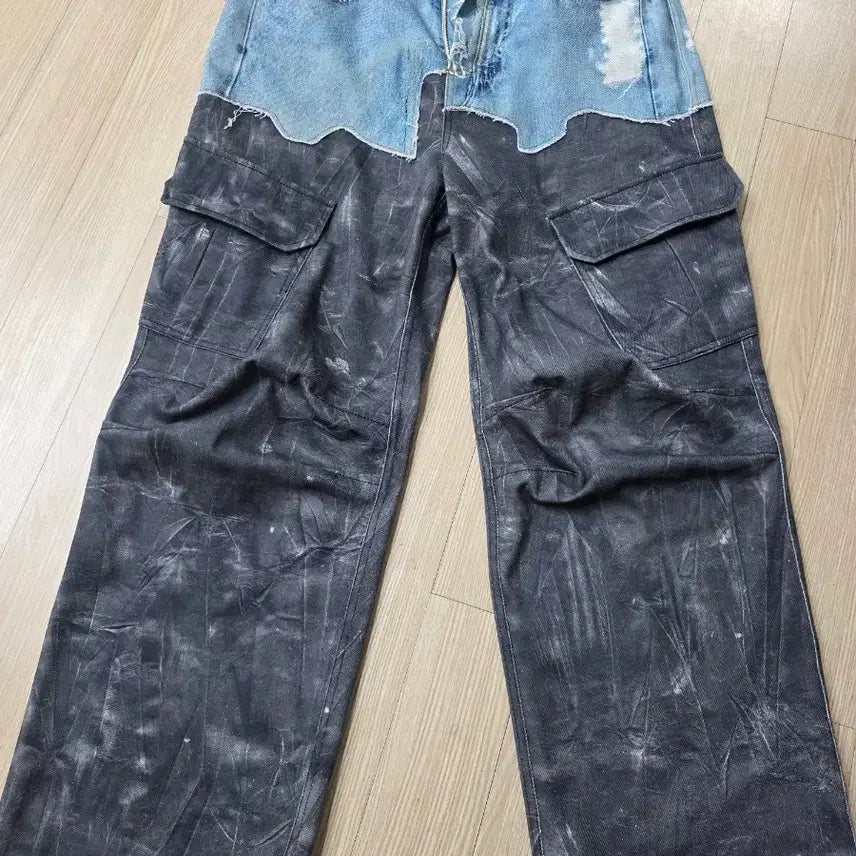 [BUNJANG] Andersson Bell Unique Cargo Denim Pants with Scratch Leather Print / 앤더슨벨 데님 앤 스크레치 레더 프린트 카고