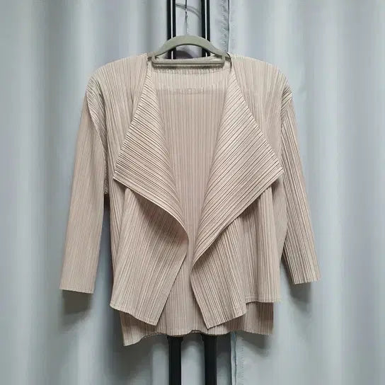 [BUNJANG] Pleated Sleeveless Cardigan Set Two-Piece Set / 플리츠 나시 가디건 셋업 투피스 세트