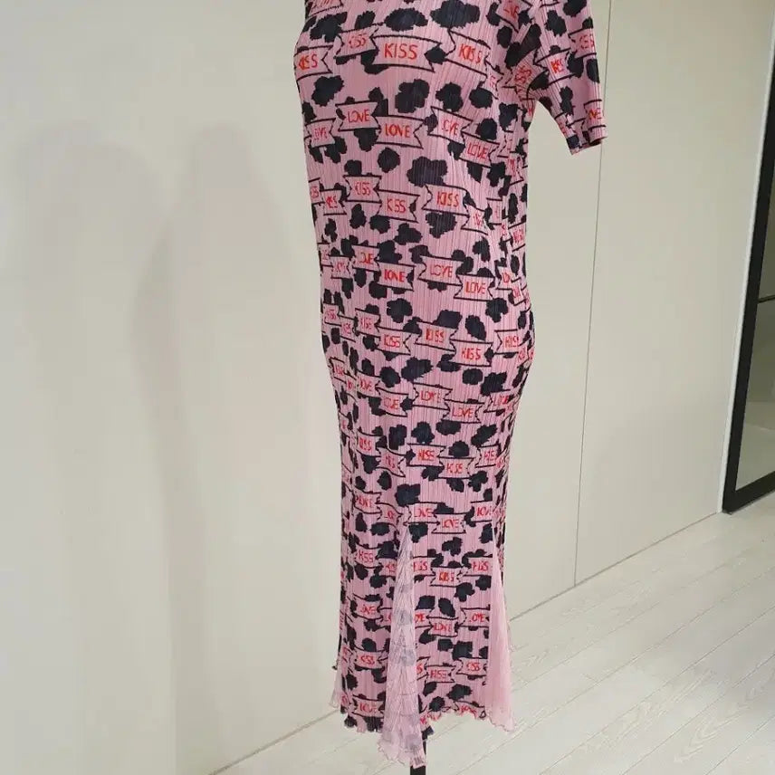 [BUNJANG] Pink Pleated LOVE Pattern Dress / 핑크 플리츠 LOVE 패턴 원피스