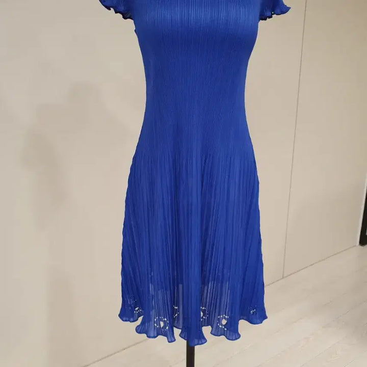 [BUNJANG] Blue Pleated Punching Short Sleeve Dress / 블루 플리츠 펀칭 반팔 원피스