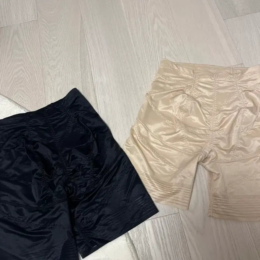 [BUNJANG] WAKIBRA Hip-Bra Gars Beige 58 (New) + Black 58 / 와키브라 힙브라거들 베이지58새상품+블랙58