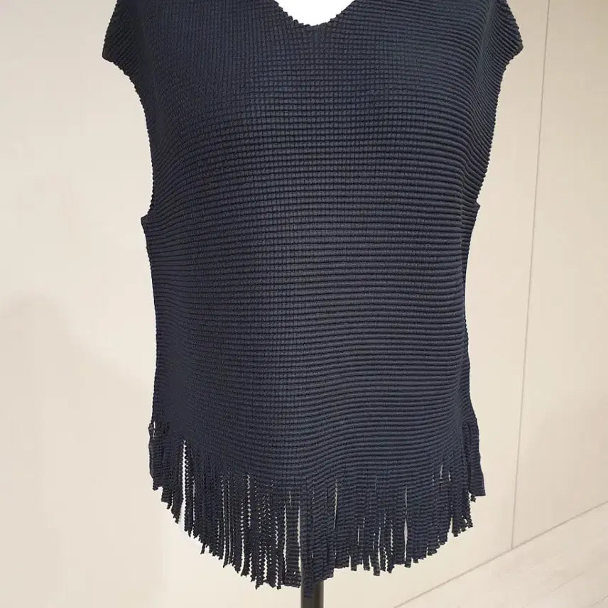 [BUNJANG] Pleated Frill V-Neck Short-Sleeve Blouse / 플리츠 프릴 V넥 반팔 블라우스