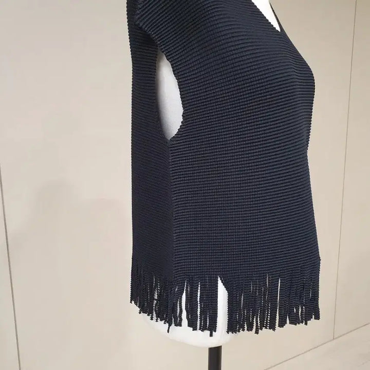 [BUNJANG] Pleated Frill V-Neck Short-Sleeve Blouse / 플리츠 프릴 V넥 반팔 블라우스
