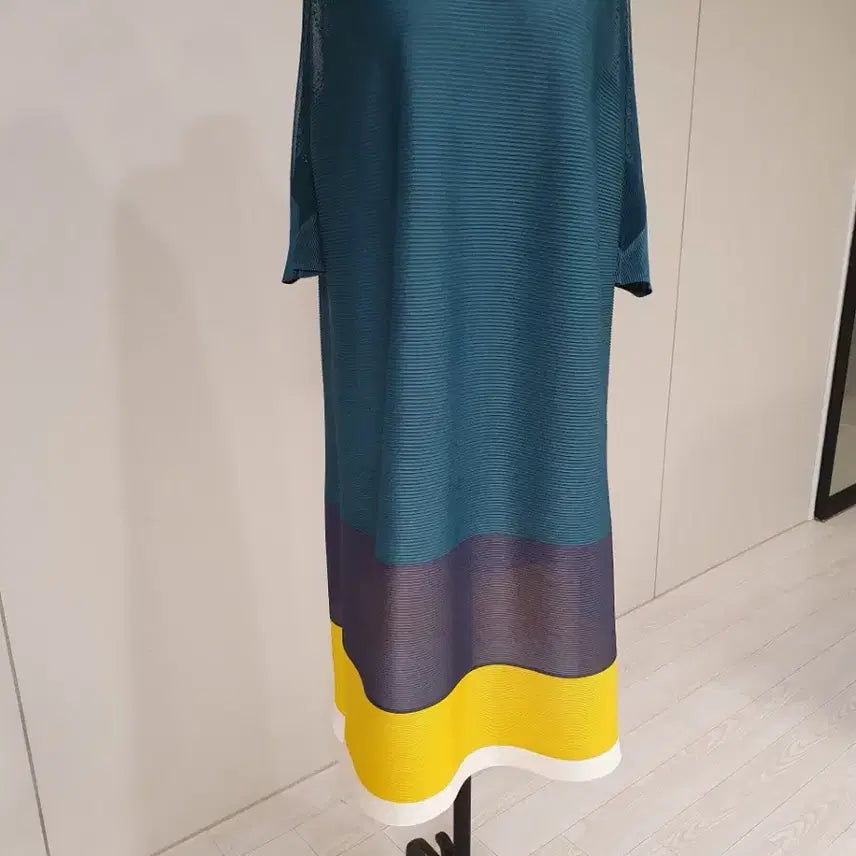 [BUNJANG] Colorblock Pleated Long Dress / 배색 플리츠 롱 원피스