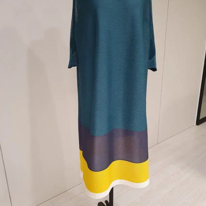 [BUNJANG] Colorblock Pleated Long Dress / 배색 플리츠 롱 원피스
