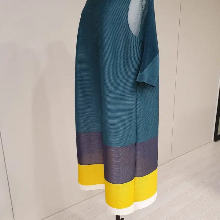 [BUNJANG] Colorblock Pleated Long Dress / 배색 플리츠 롱 원피스
