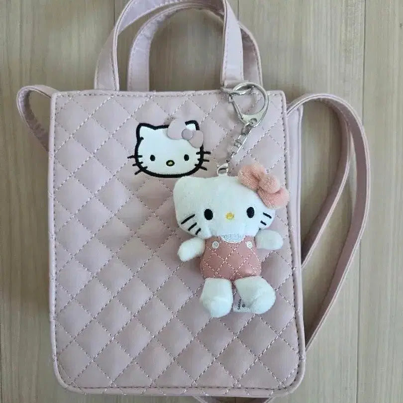 [BUNJANG] Sanrio Loriz Farm Quilting Kitty Crossbody Bag Bundle / 산리오 정품 로리즈팜 미퍼센트 퀄팅 키티 크로스백,키링 일괄