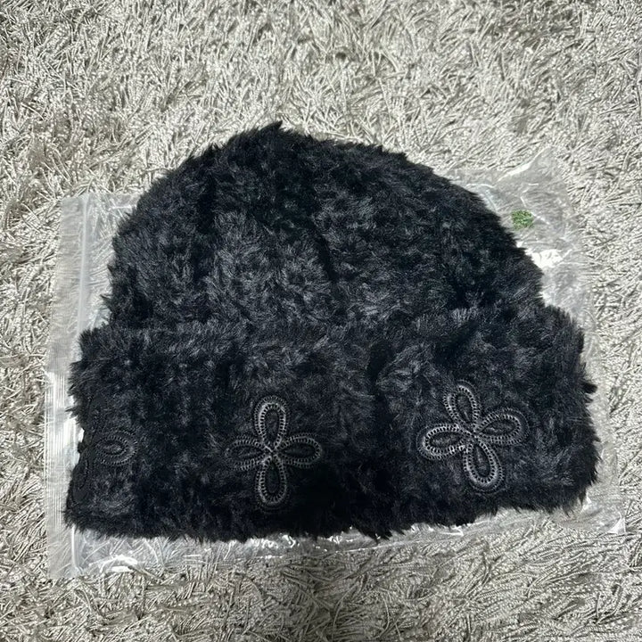 [BUNJANG] Surgical Leather Patch Fur Beanie Black / [OS] 써저리 레더 패치 퍼 비니 블랙