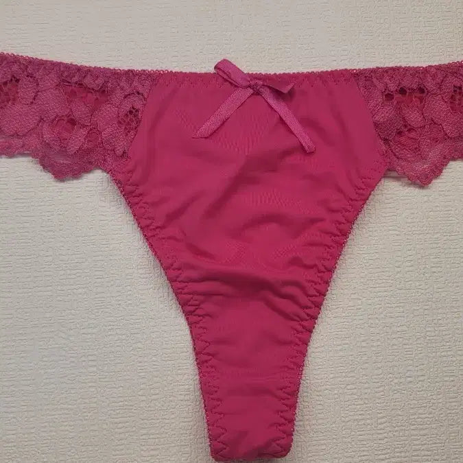 [BUNJANG] Hot Pink Lace Thong Panties (New) / 레이스 끈 팬티 핫핑크 (새상품) 100