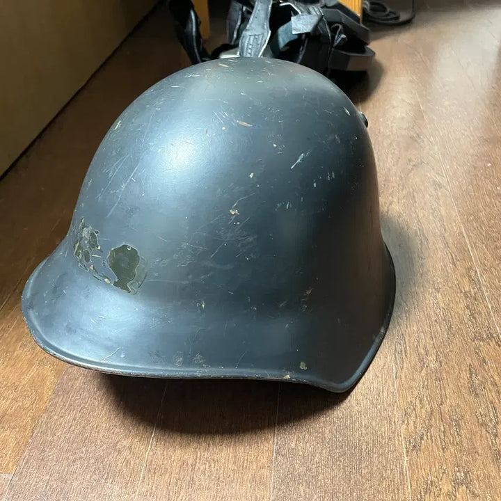 [BUNJANG] Original WWII Swiss Army Steel Helmet / 2차대전 오리지날 스위스군 철모