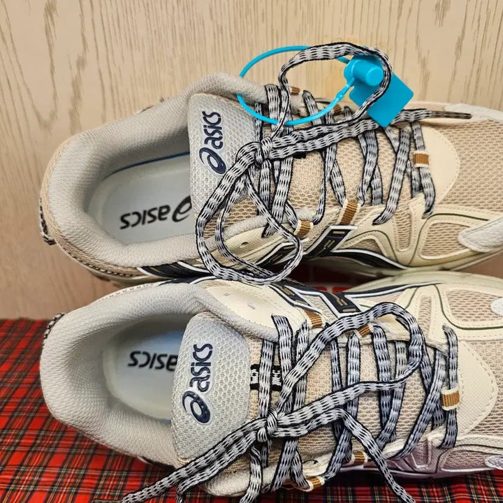 [BUNJANG] ASICS Gel Kahana 8 Sneakers (Ivory/Navy, 255mm) / 사이즈 255mm / 아식스 젤 카하나 8 스니커즈