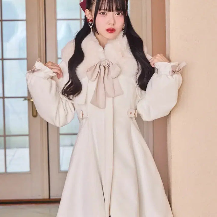 [BUNJANG] Rosita Multiway Cape Faux Fur Coat - White / 로지타 멀티웨이 케이프 퍼 코트 화이트