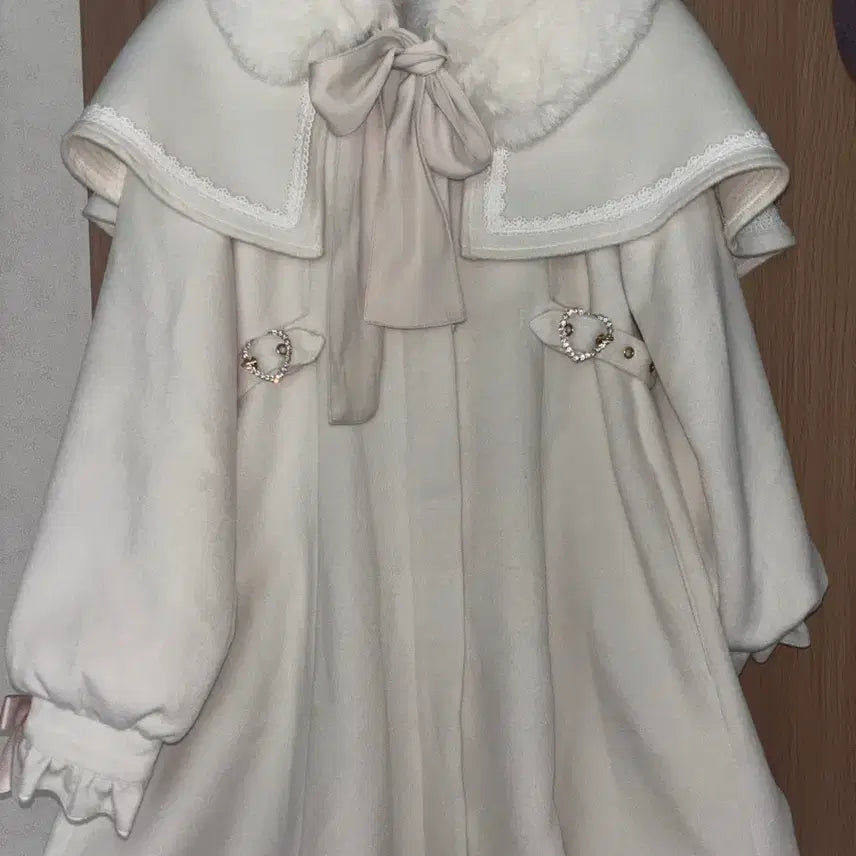[BUNJANG] Rosita Multiway Cape Faux Fur Coat - White / 로지타 멀티웨이 케이프 퍼 코트 화이트