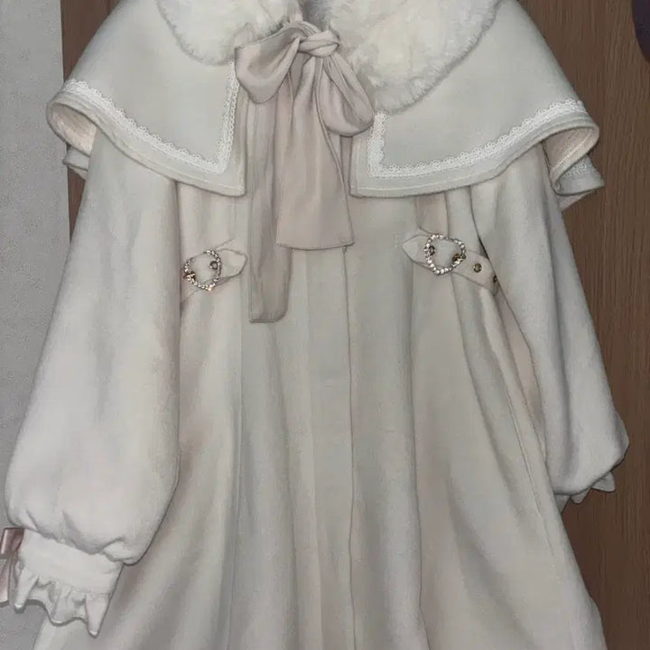 [BUNJANG] Rosita Multiway Cape Faux Fur Coat - White / 로지타 멀티웨이 케이프 퍼 코트 화이트