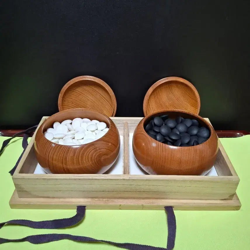 [BUNJANG] Mother-of-Pearl &amp; Slate Go Stones (Unused) / 바둑알 팔아요 조개알+오석 하마구리 (미사용)
