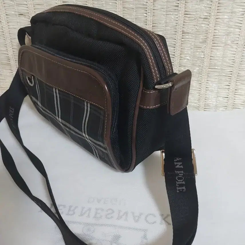 [BUNJANG] Beanpole Check Crossbody Bag / 빈폴 체크 크로스백