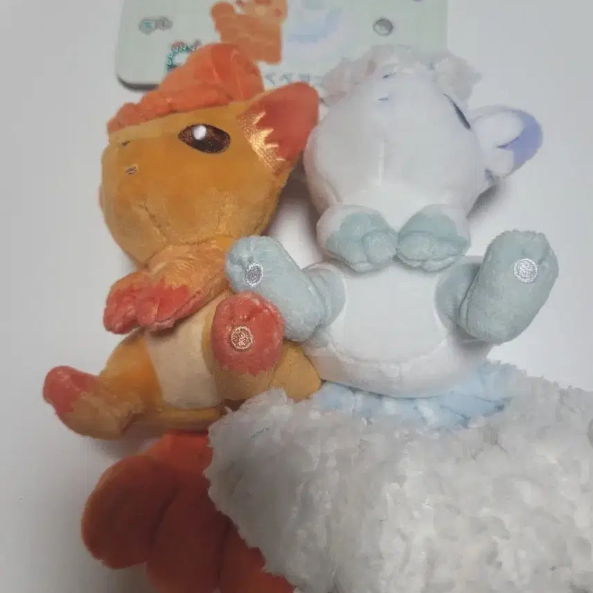 [BUNJANG] Pokemon Vulpix Alolan Vulpix Pair Doll Keychain / 포켓몬 너랑나랑 식스테일 알로라식스테일 페어 인형 키링