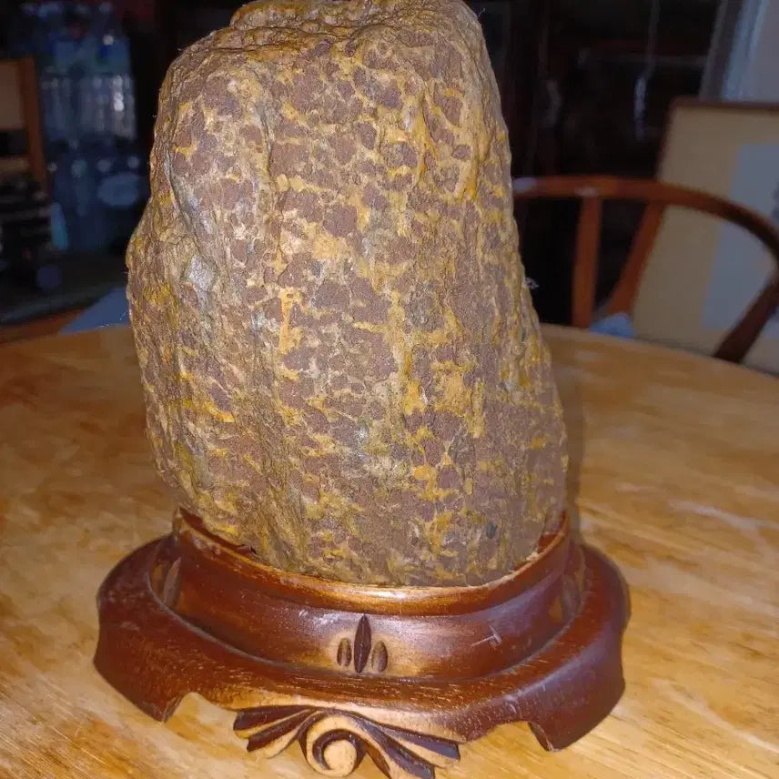[BUNJANG] Natural Stone Display Piece with Wooden Stand / 수석1점 판매합니다