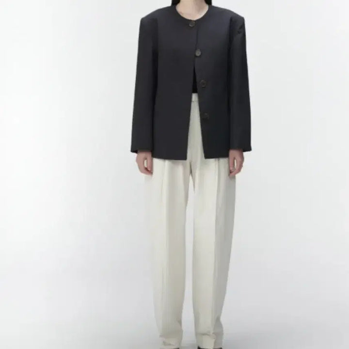 [BUNJANG] AMomento Round Neck Padded Jacket / 아모멘토 라운드 넥 패디드 자켓[ROUND NECK PADDED JACK