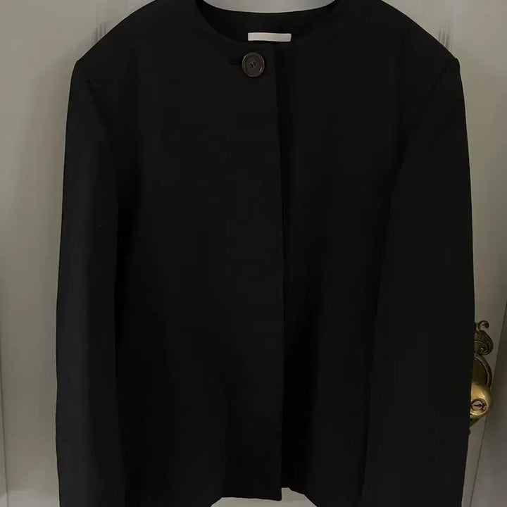 [BUNJANG] AMomento Round Neck Padded Jacket / 아모멘토 라운드 넥 패디드 자켓[ROUND NECK PADDED JACK
