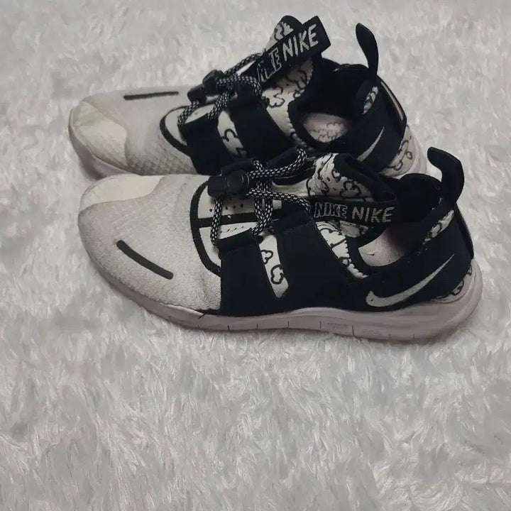 [BUNJANG] Nike Free Run Commuter 2018 Nathan Bell Running Shoes 270mm / 나이키 러닝화 프리 런 커뮤터 2018 나단 벨 270mm