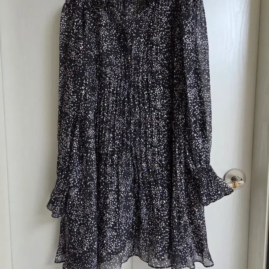 [BUNJANG] Maje Floral Print Black Chiffon Midi Dress / 마쥬 잔꽃무늬 블랙 쉬폰 원피스