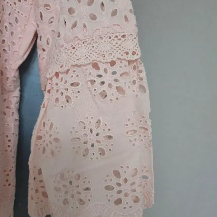 [BUNJANG] Sohn Jung Wan Punching Detail Blouse / 손정완펀칭블라우스