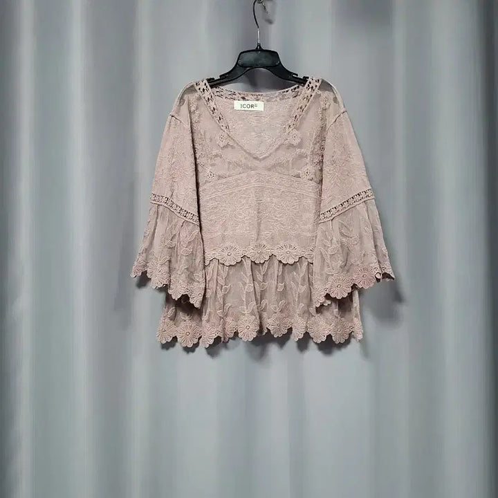 [BUNJANG] Embroidered Lace Blouse / 자수 레이스 블라우스