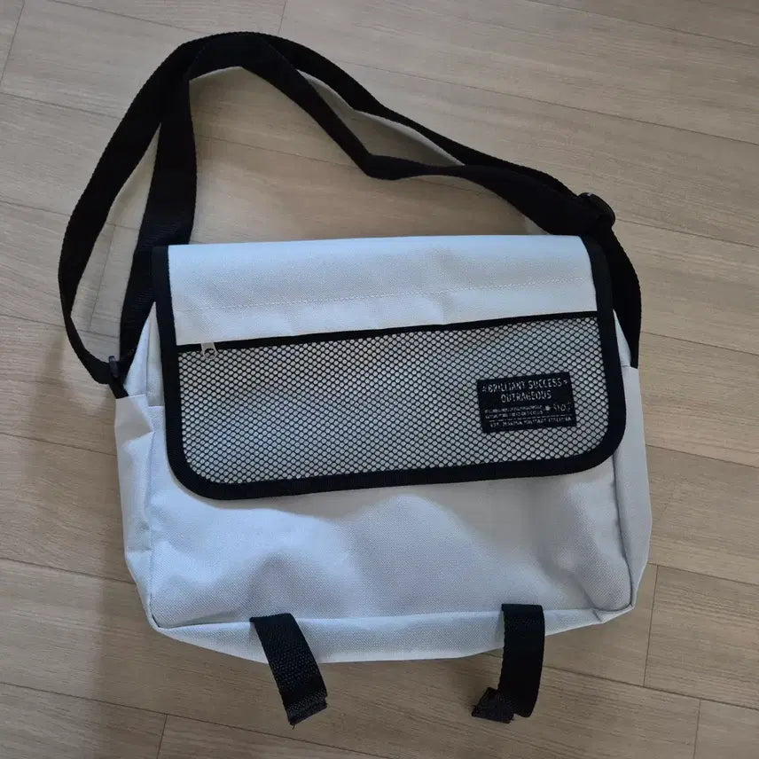 [BUNJANG] Casual Crossbody Messenger Bag / 캐주얼 크로스백 가방 메신저백