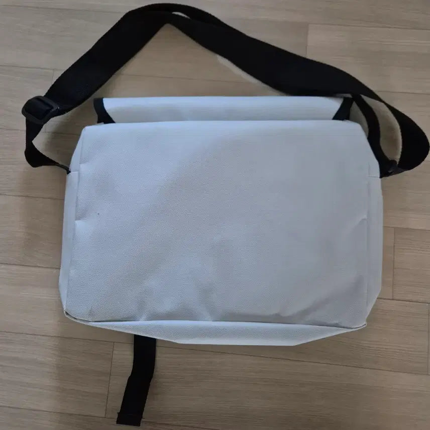 [BUNJANG] Casual Crossbody Messenger Bag / 캐주얼 크로스백 가방 메신저백