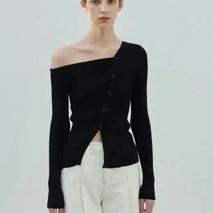 [BUNJANG] Diagonal Off-Shoulder Cardigan / 다이애그널 오프숄더 가디건
