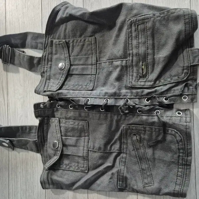 [BUNJANG] Military Style Cropped Strap Tank Top / 밀리터리 느낌의 크롭멜빵나시