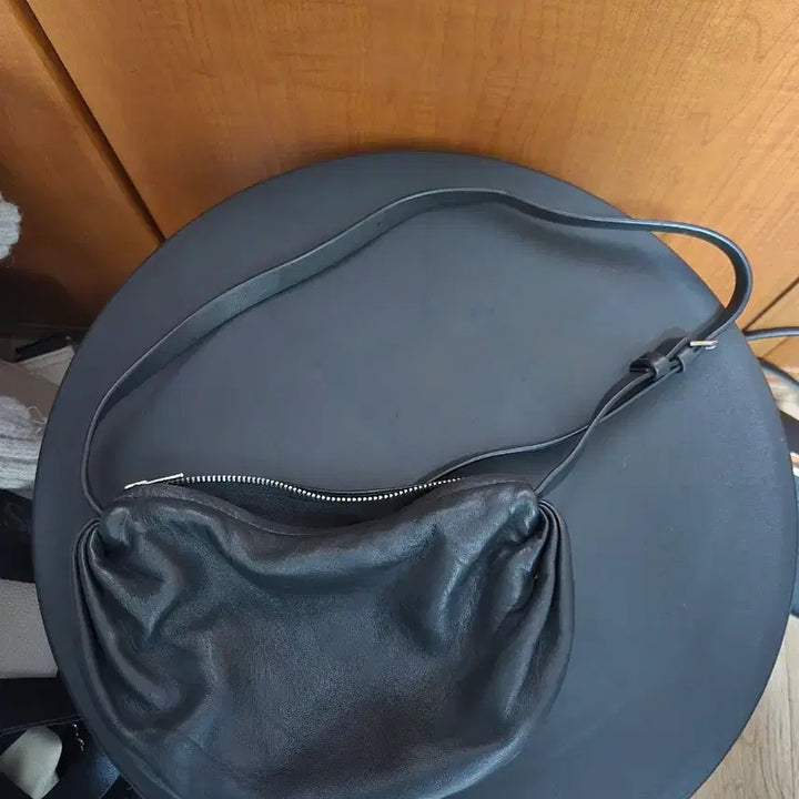 [BUNJANG] COS Leather Mini Shoulder Bag Black / COS 코스 레더 미니 숄더백