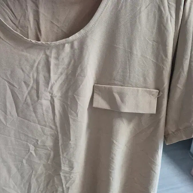 [BUNJANG] Beige Pocket Asymmetrical Short Sleeve T-Shirt / 베이지 포켓 언발 반팔티