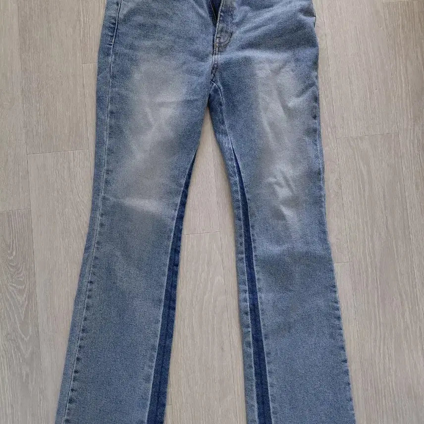 [SOLD OUT] 듀엘 배색 부츠컷 데님 12천원