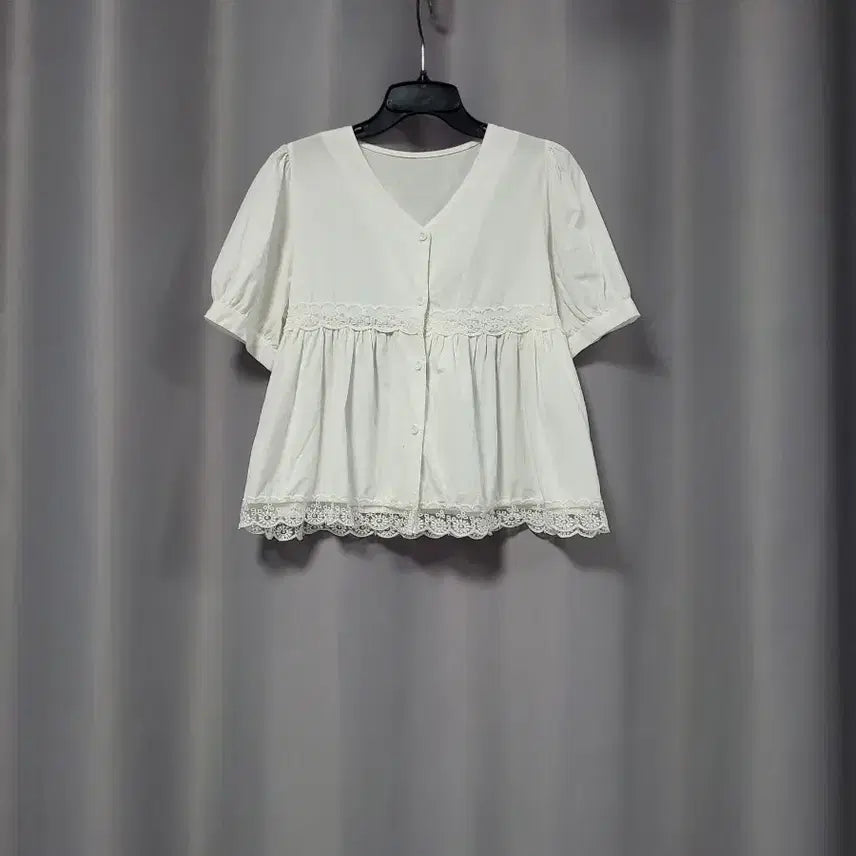 [SOLD OUT] 레이스 셔링 화이트 블라우스