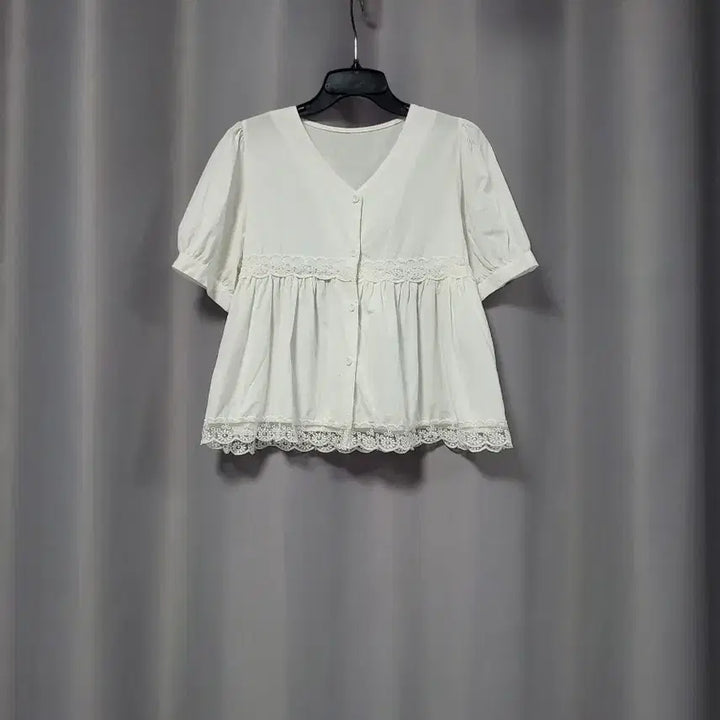 [SOLD OUT] 레이스 셔링 화이트 블라우스