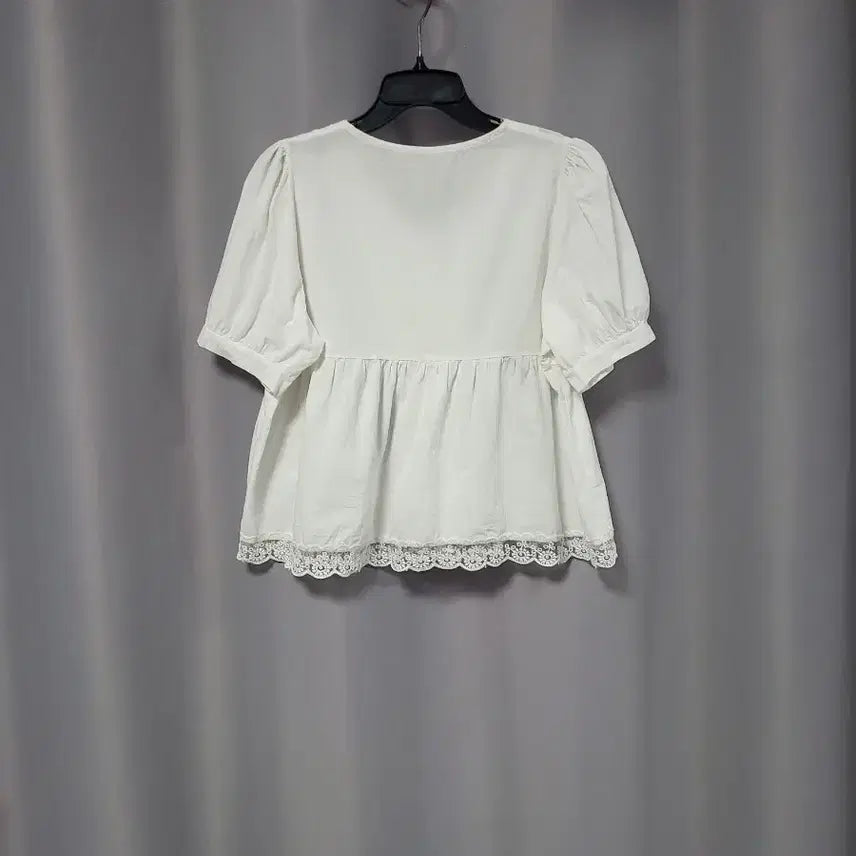 [SOLD OUT] 레이스 셔링 화이트 블라우스